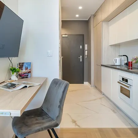 With Balcony And Parking By Renters Krakau