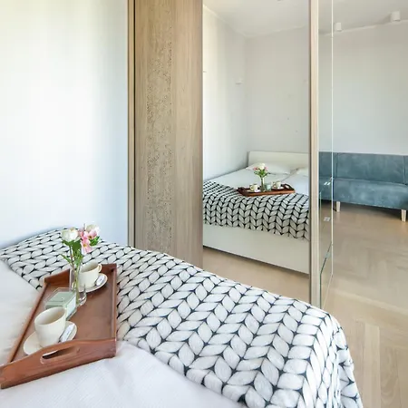 With Balcony And Parking By Renters *