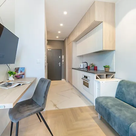 With Balcony And Parking By Renters