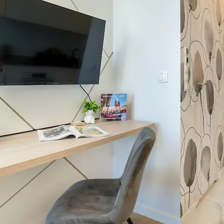 With Balcony And Parking By Renters *