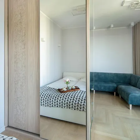 With Balcony And Parking By Renters クラクフ